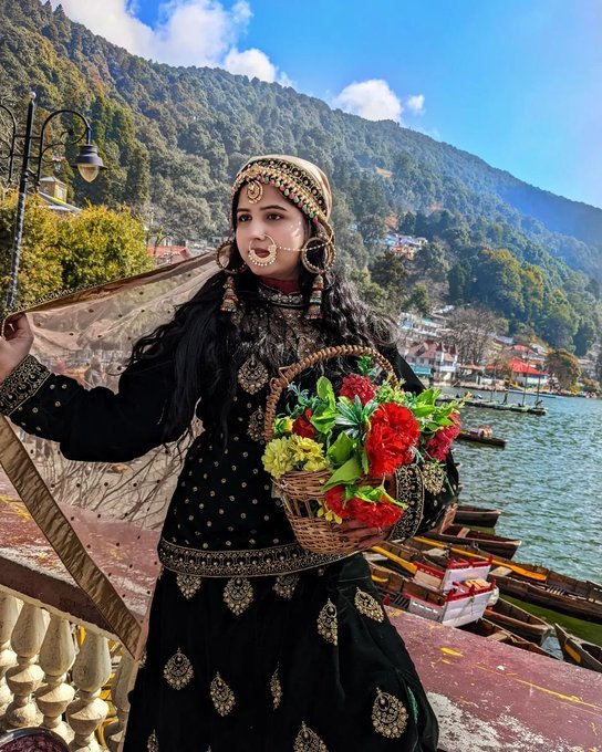 ЁЯжЛGarima Rai ЁЯжЛ (@garimarailive) on Twitter photo рд╡рд╛рдгреА рдХреА рдордзреБрд░рддрд╛ рд░рд┐рд╢реНрддреЛрдВ рдореЗрдВ рдорд┐рдард╛рд╕ рд▓рд╛рддреА рд╣реИ!
рдорди рдХреА рд╢реАрддрд▓рддрд╛ рдЬреАрд╡рди рдореЗрдВ рд╢рд╛рдВрддрд┐ рд▓рд╛рддреА рд╣реИ
рдХреНрд░реЛрдз рдФрд░ рдирдлрд░рдд рдХреЛ рдЫреЛрдбрд╝ рджреЗрдВ рд╣рдо
рдкреНрд░реЗрдо рд╕реЗ рд╣реА рдЬреАрд╡рди рдореЗрдВ рдЦреБрд╢рд╣рд╛рд▓реА рдЖрддреА рд╣реИ!
#реР_рд╕реВрд░реНрдп_рджреЗрд╡рд╛рдп_рдирдордГ ЁЯМЮЁЯМЮ
#рд╢реБрдн_рдкреНрд░рднрд╛рдд_рд╡рдВрджрди ЁЯЩПЁЯШКтШХя╕П рд╡рд╛рдгреА рдХреА рдордзреБрд░рддрд╛ рд░рд┐рд╢реНрддреЛрдВ рдореЗрдВ рдорд┐рдард╛рд╕ рд▓рд╛рддреА рд╣реИ!
рдорди рдХреА рд╢реАрддрд▓рддрд╛ рдЬреАрд╡рди рдореЗрдВ рд╢рд╛рдВрддрд┐ рд▓рд╛рддреА рд╣реИ
рдХреНрд░реЛрдз рдФрд░ рдирдлрд░рдд рдХреЛ рдЫреЛрдбрд╝ рджреЗрдВ рд╣рдо
рдкреНрд░реЗрдо рд╕реЗ рд╣реА рдЬреАрд╡рди рдореЗрдВ рдЦреБрд╢рд╣рд╛рд▓реА рдЖрддреА рд╣реИ!
#реР_рд╕реВрд░реНрдп_рджреЗрд╡рд╛рдп_рдирдордГ ЁЯМЮЁЯМЮ
#рд╢реБрдн_рдкреНрд░рднрд╛рдд_рд╡рдВрджрди ЁЯЩПЁЯШКтШХя╕П
