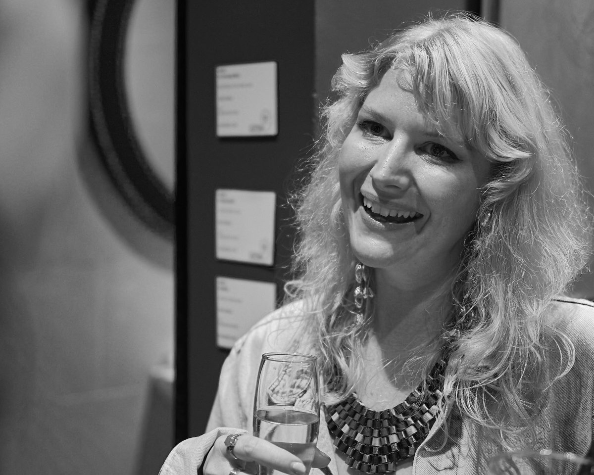 Moments from the Stairwell Gallery launch
— with Victoria Brooker as a gracious host —

#Cambodia #PhnomPenh #PhnomPenhArt
#Staircase #Stairwell #StairwellGallery #StudioSakura
#Cambodge #ParadiseHome