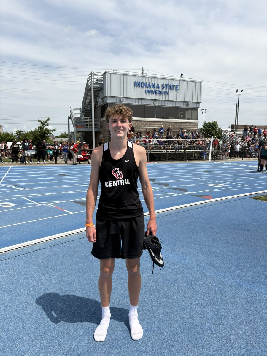 CGMSCTrack's tweet image. Tyler Lowden 3rd in 200 hurdles! 26.99!