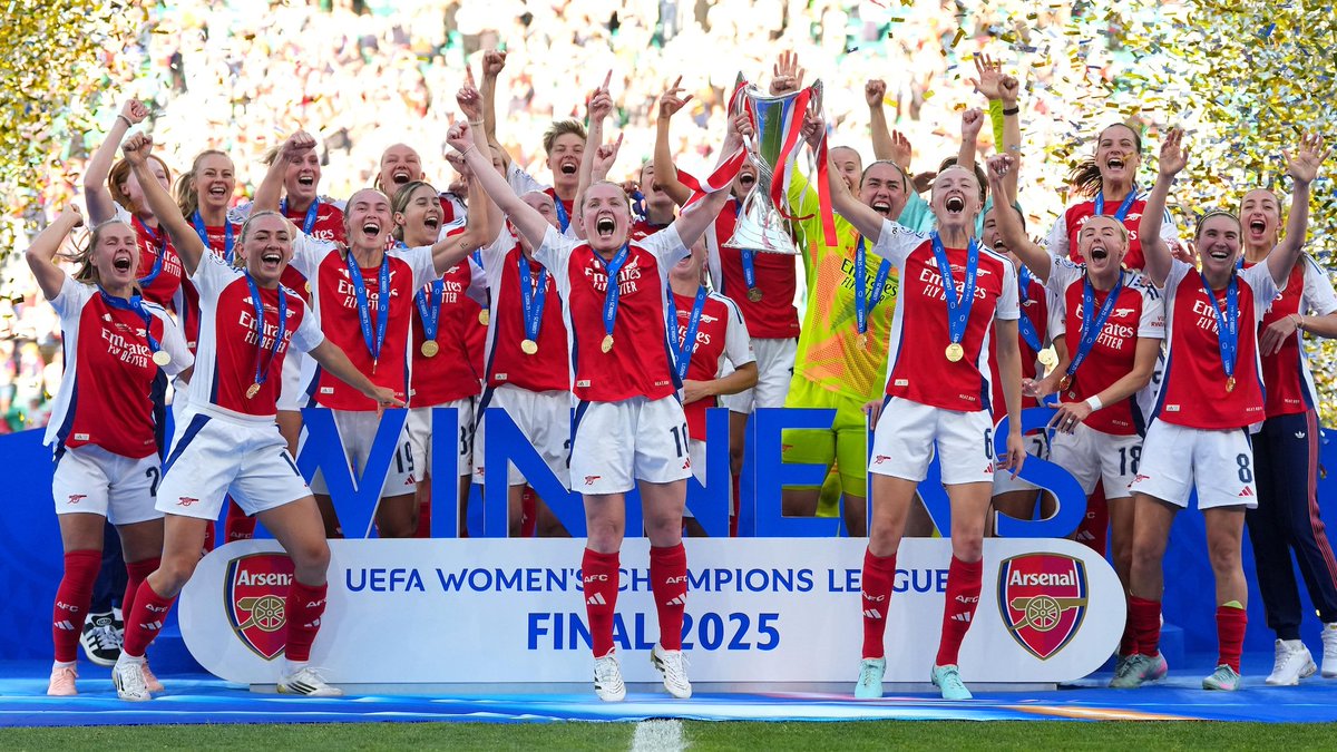 WHO SAID ARSENAL WONT WIN A TROPHY THIS SEASON?