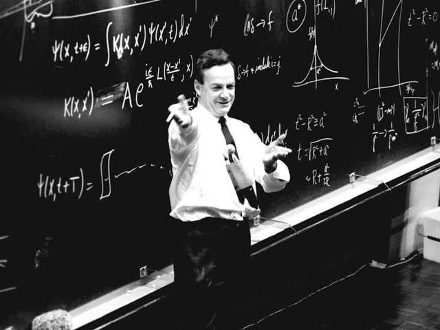 Como dijo Richard Feynman 
“La mejor forma de aprender es enseñando”

Feynman promovía una técnica de estudio que lleva su nombre, “Técnica de Feynman”

1.- Elege un concepto que quieras aprender.
2.- Explicalo con tus propias palabras, como si se lo enseñaras a alguien que no