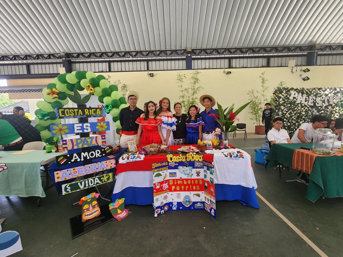 La Embajadora <a href="/AjoyLina/">Lina Ajoy CR</a> asistió a la feria multicultural organizada por estudiantes de Relaciones Internacionales de la Universidad Jose Matías Delgado. Fue un placer ver el esfuerzo, la dedicación y el profesionalismo de los jóvenes.