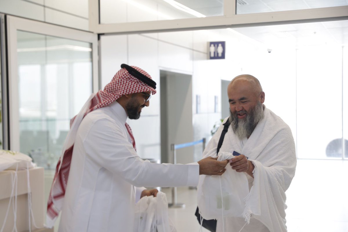 flyadeal's tweet photo. في إطار التزامنا المستمر بخدمة ضيوف الرحمن، تواصل #طيران_أديل استقبال رحلات موسم #حج_1446 بإستقبال أولى الرحلات القادمة من #قرغيزستان الى مطار الملك عبد العزيز الدولي بجدة @JedcoKSA مع توفير كافة التسهيلات لضمان راحة الحجاج، داعين الله لهم بحج مبرور وسعي مشكور.

#يسر_وطمأنينة https://t.co/c7yd3EAv9m