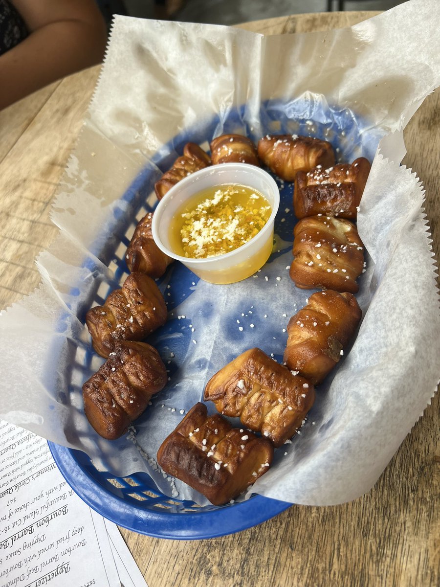 PretzelTakes's tweet photo. Trackside Cafe, Paris KY, Pretzel Bites: good flavor, fresh and fluffy, a dash under salted, 7.0/10 https://t.co/8J6bR977Td