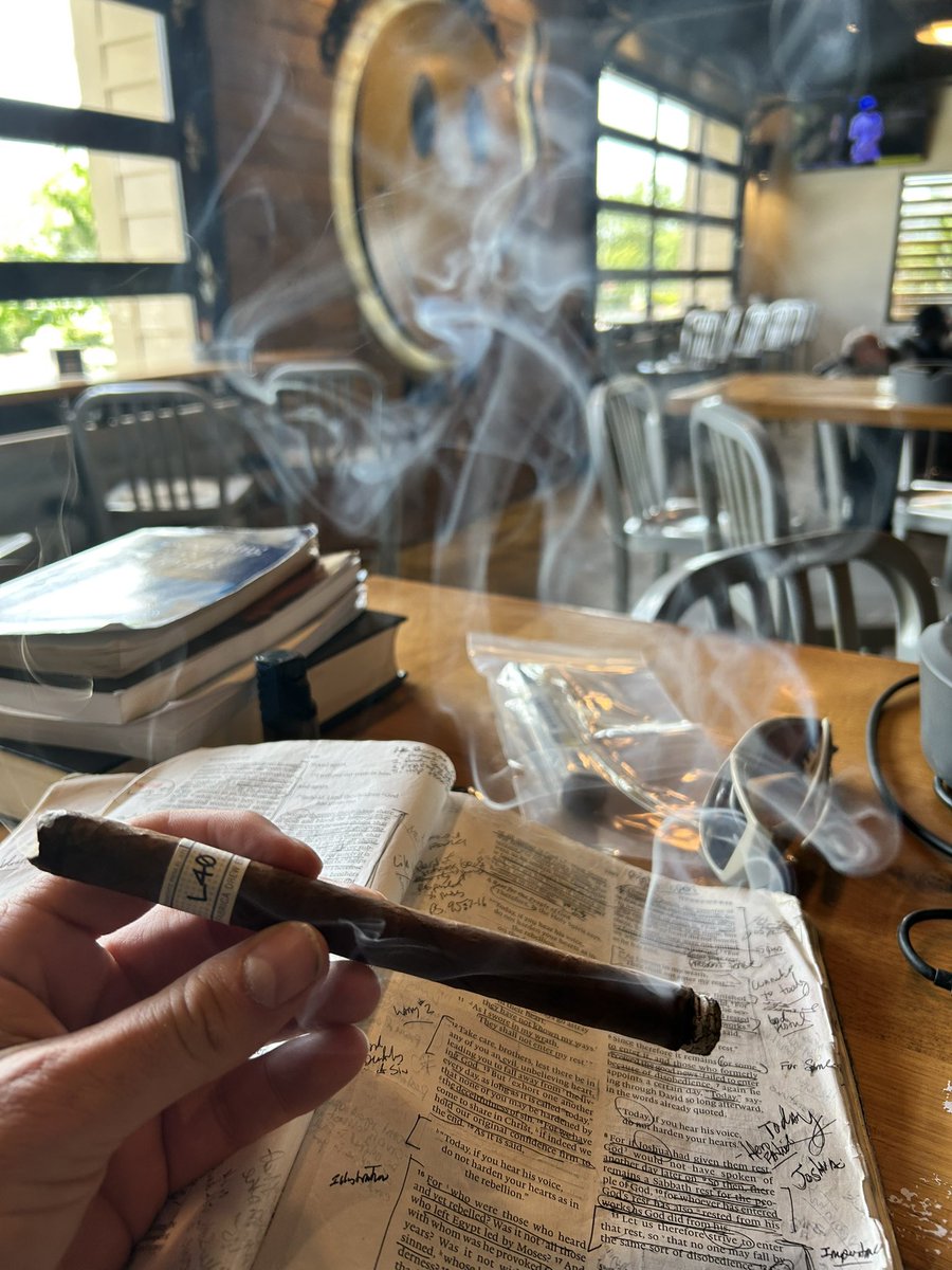 PastorAndPuros's tweet photo. Deep in Hebrews, lost in footnotes, and the aroma of a thick Liga Privada Único L40 smoke.
Sometimes a lancero is the only commentary you need.
Favorite lancero?
@CigarsIntl @DrewEstateCigar #LigaPrivada #L40 #CigarsOfX #PreacherAndPuros #StudySmoke https://t.co/gexdCZSDKf