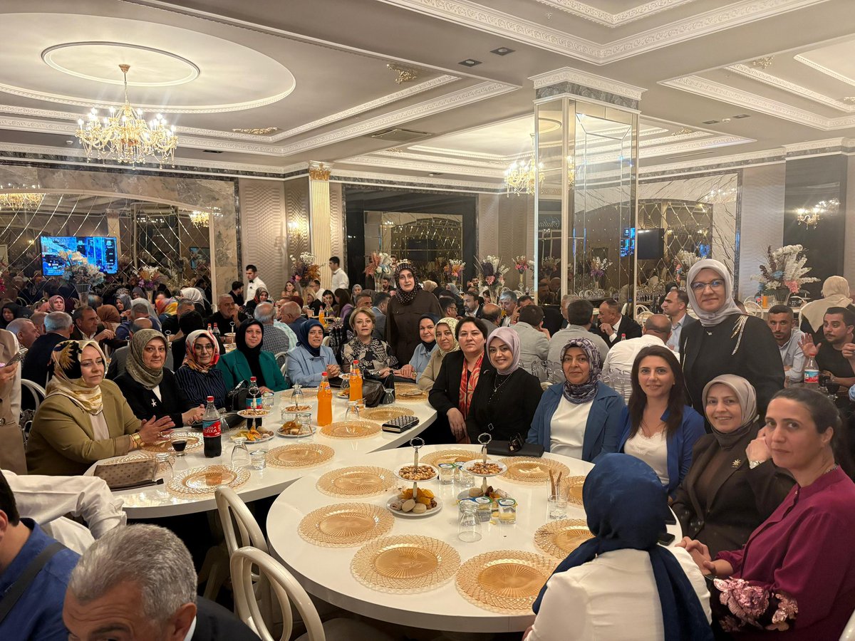 💍 #Dilovası İlçe Kadın Kolları Başkanım Burçin Taşdemir’in oğlu Ahmet Can ve Pelin’in düğününe katıldık.
Taşdemir ve Deniz ailelerini tebrik ediyor,genç çifte iki cihanda da saadetler diliyorum.🌸

<a href="/AKKADINGM/">AK Parti Kadın Kolları</a> 
<a href="/akkadinkocaeli/">AK Kadın Kocaeli</a> 
<a href="/Burciintasdemir/">Burçin TAŞDEMİR</a>