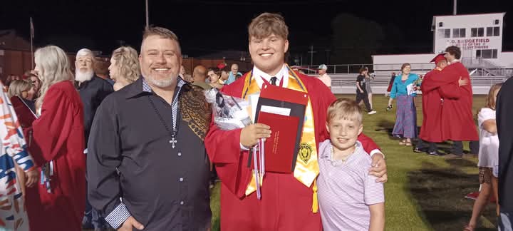 beverlylynn12's tweet photo. My grandson graduation https://t.co/PhCr1bmTAx