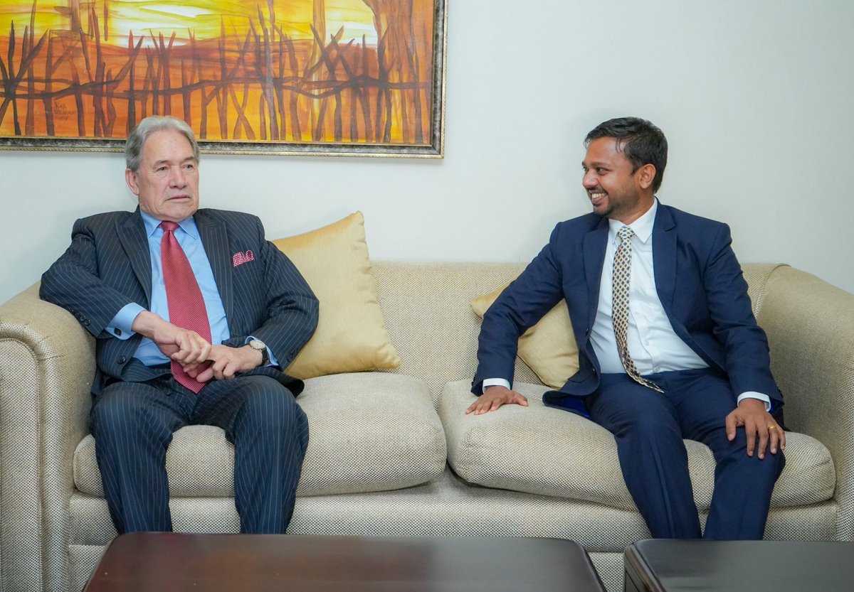 Deputy Prime Minister and Minister of Foreign Affairs of New Zealand @WinstonPeters arrived in #SriLanka on an official visit, and was warmly welcomed on 24 May 2025 by Deputy Minister of Foreign Affairs and Foreign Employment <a href="/arunhema19/">Arun Hemachandra</a>. 

#DiplomacyLk
#lKa