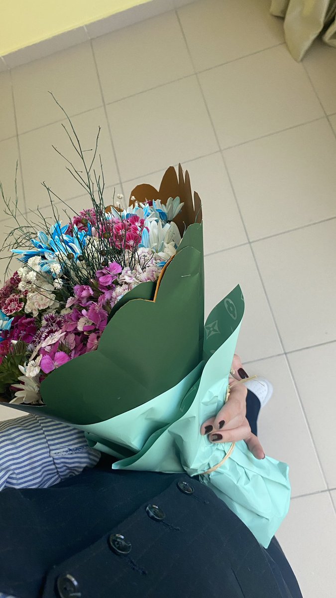 simaa62's tweet photo. Best flowers are the ones from my studenst.. 🌻🌼🌸🌺🌹🪻🪷🌷💐🌾 https://t.co/7Qv4xFOy22