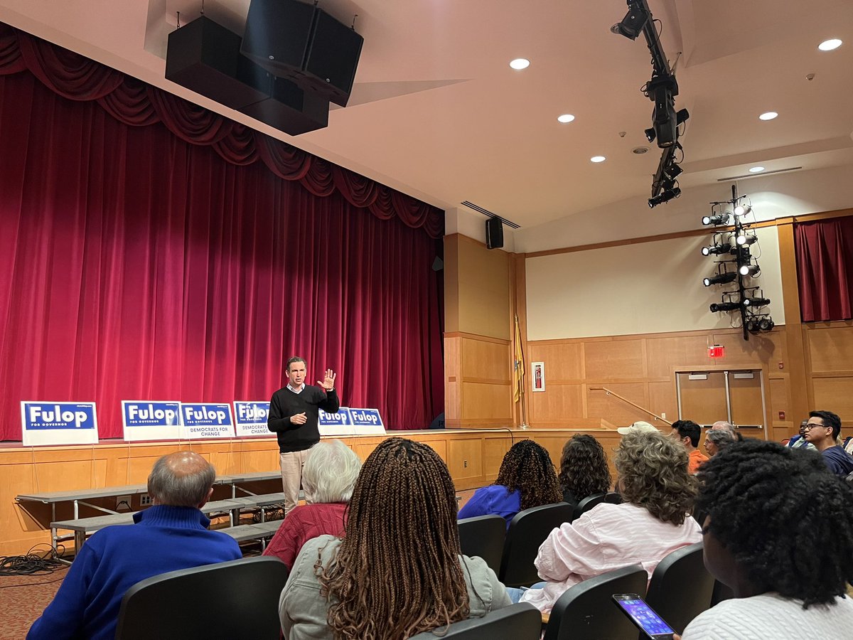 StevenFulop's tweet image. Big day on the trail: 50K letters going out from HQ (video of just 1 of 3 meeting spots-thank you, volunteers!). Finished meet &amp;amp; greets in Somerset and Middlesex, also 20+ canvasses across NJ. Now I’m off to Burlington County for final meet/greet.