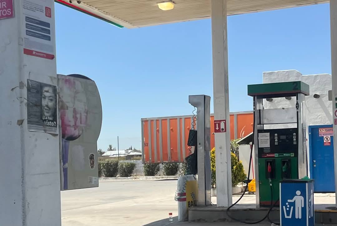 eltijuanense24's tweet photo. #MundoNacional | La Rumorosa en toque de queda
▪︎Van 40 desaparecidos en seis meses; el miedo y la violencia dominan a esta comunidad de Tecate, Baja California. @ZETATijuana @TVAzteca_BC @FGR_BCSur @FBI @proceso @Milenio @El_Universal_Mx @noticieristas @siete_letras https://t.co/cLoYOpjjbK