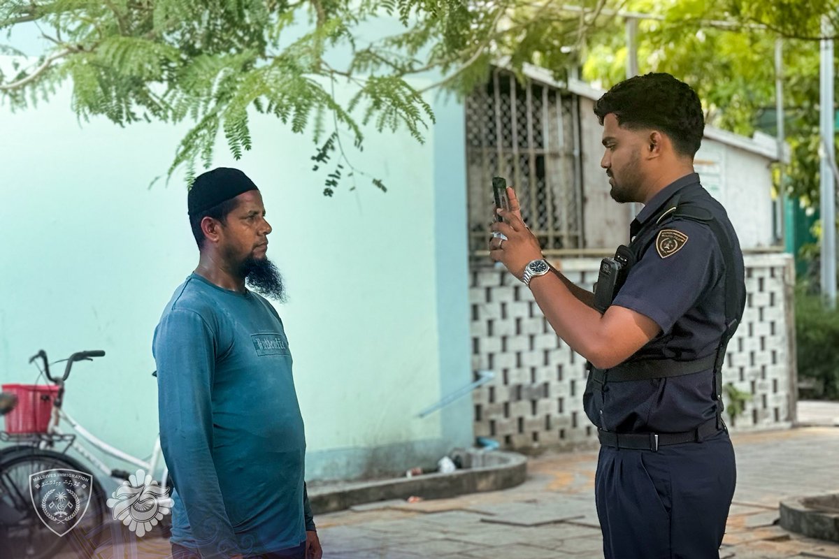 ގަވާއިދާ ހިލާފަށް އުޅޭ ބިދޭސީން ބަލައި ފާސްކުރުމަށް ކުރަމުންދާ މަސައްކަތުގެ ތެރެއިން، މިއަދު ހުޅުމާލެ ފޭސް 1 ގެ ސަރަހައްދެއް ބަލައި ފާސްކޮށް، ގަވާއިދާ ހިލާފަށް އުޅެމުންދިޔަ 03 ބިދޭސީއަކު ވަނީ އިމިގްރޭޝަންގެ ބެލުމުގެ ދަށަށް ގެނެވިފައި. މި އޮޕަރޭޝަންގައި އޮފިސަރުން ވަނީ ފުރަތަމަ