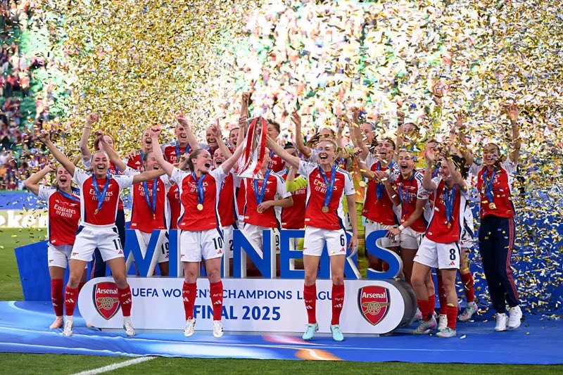 Not an Arsenal fan, but you can’t help but be delighted for this lot. 
Magnificent!
#TheseGirlsCan