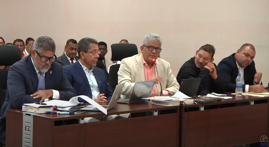 El juez de garantías, Francisco Carpintero, decreta legal la aprehensión del dirigente del Suntracs, Genaro López, en la audiencia de solicitudes múltiples que se desarrolla este sábado en el SPA de Plaza Ágora.