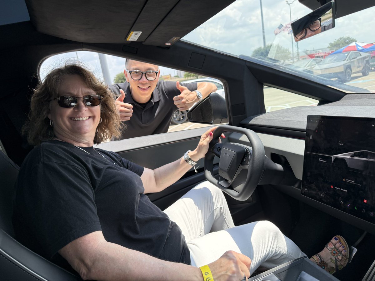 sdlocke1's tweet image. Great customer appreciation event at the Tesla - Cypress, Texas location today!