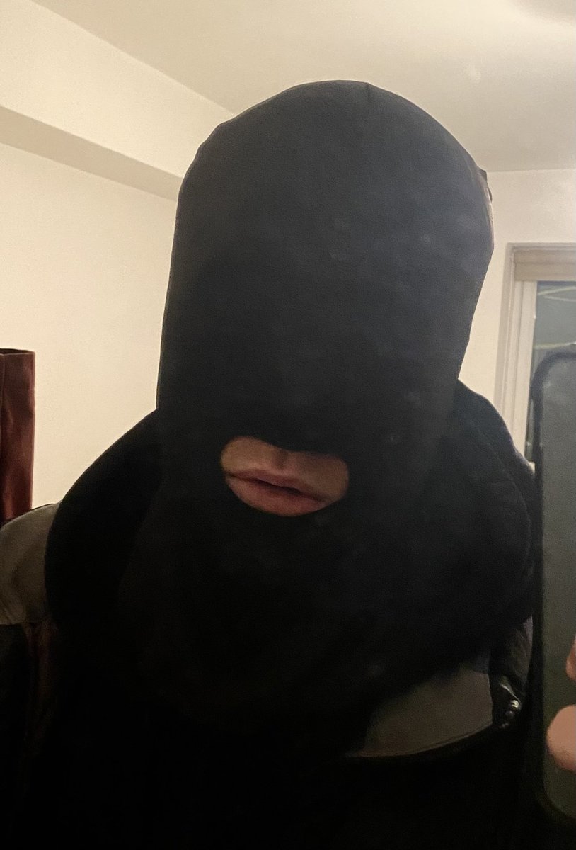 Anyone wanna turn up to my place, cum on my face on video and leave. I won’t even know what you look like 💦💦