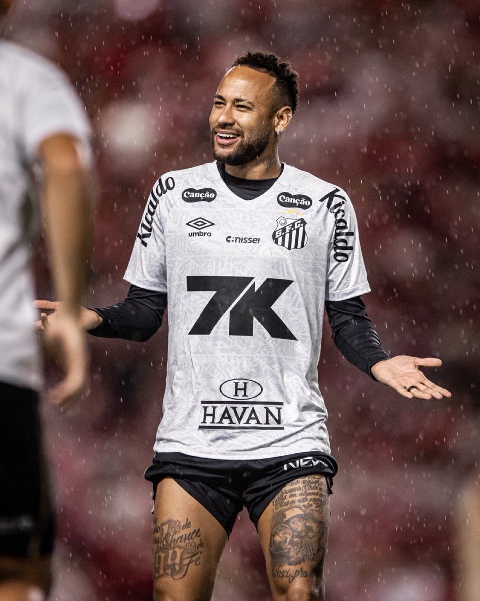 Neymar deve renovar com o Santos até a Copa do Mundo de 2026.

(<a href="/andrehernan/">André Hernan</a>)