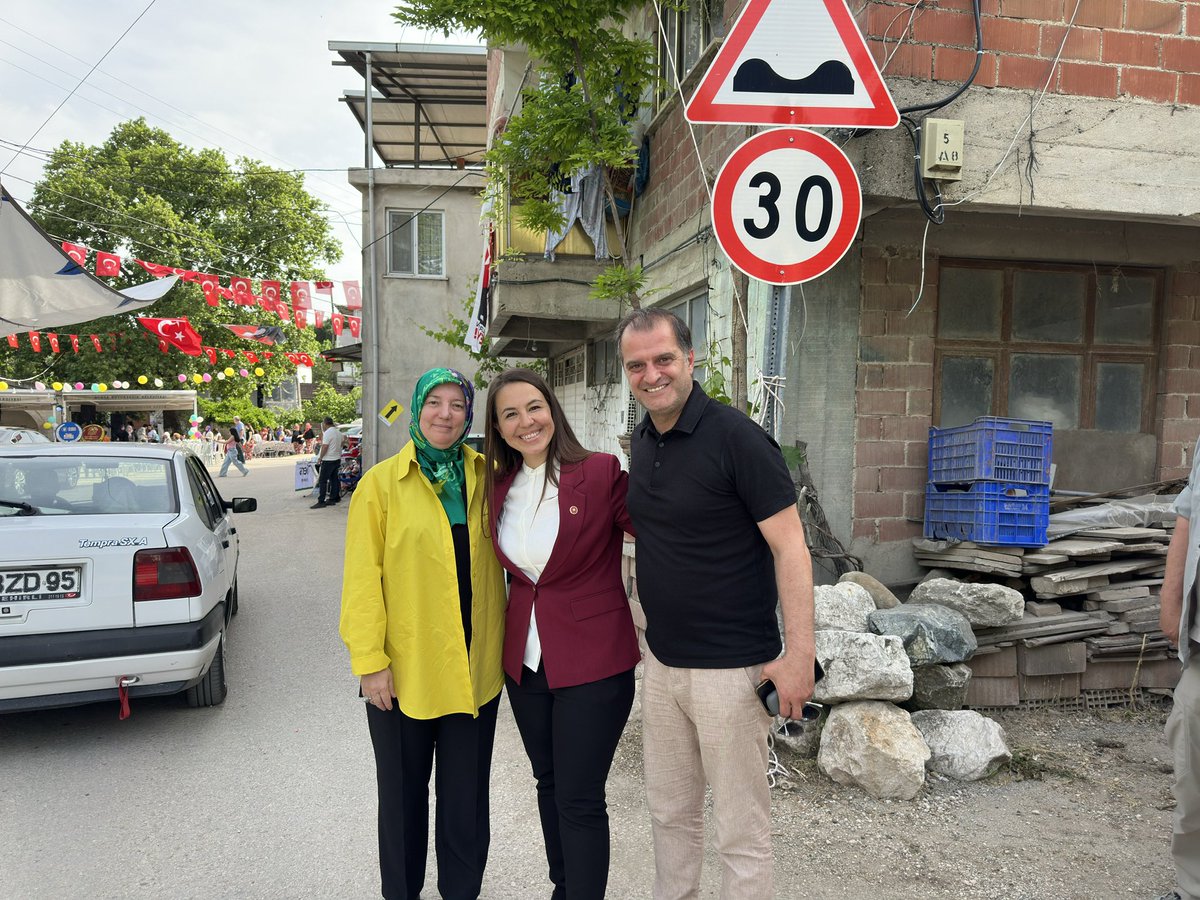 📍MUDANYA/DEREKÖY 

 AK Parti Mudanya İlçe Başkanımız Sayın Av. Arif Bayrak ve teşkilat yöneticilerimizle birlikte , baharın coşkusu ile rengarenk Dereköy Hıdrellez şenliklerinde, hemşehrilerimizle biraradayız.

Dereköy Mahalle Muhtarımız Meral Yener'e ve emeği geçenlere teşekkür