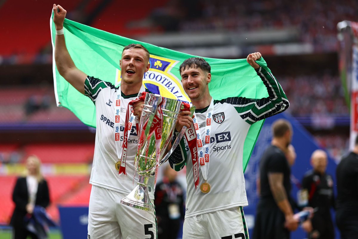 Representing on the big stage 💚🤍 #GAWA 

<a href="/SunderlandAFC/">Sunderland AFC</a> | <a href="/hume_trai/">Trai Hume</a> | <a href="/dg_ballard/">Daniel Ballard</a>