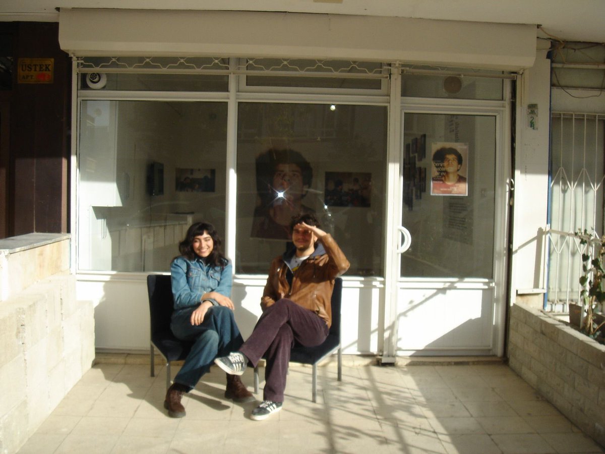 Dükkan: Hayır, Bir Dükkan Değil, Sanat Alanı.

Ankara’da genç sanatçılara destek veren ve eserlerine alan tanıyan Dükkan’ı duydunuz mu? Gönüllülük esasına dayalı bu sanat alanının ilham verici hikayesine şahit olmak için linke tıklayın! <a href="/Comdjournal/">Bilkent Post Ankara</a> 

sanattankara.weebly.com/duumlkkan.html