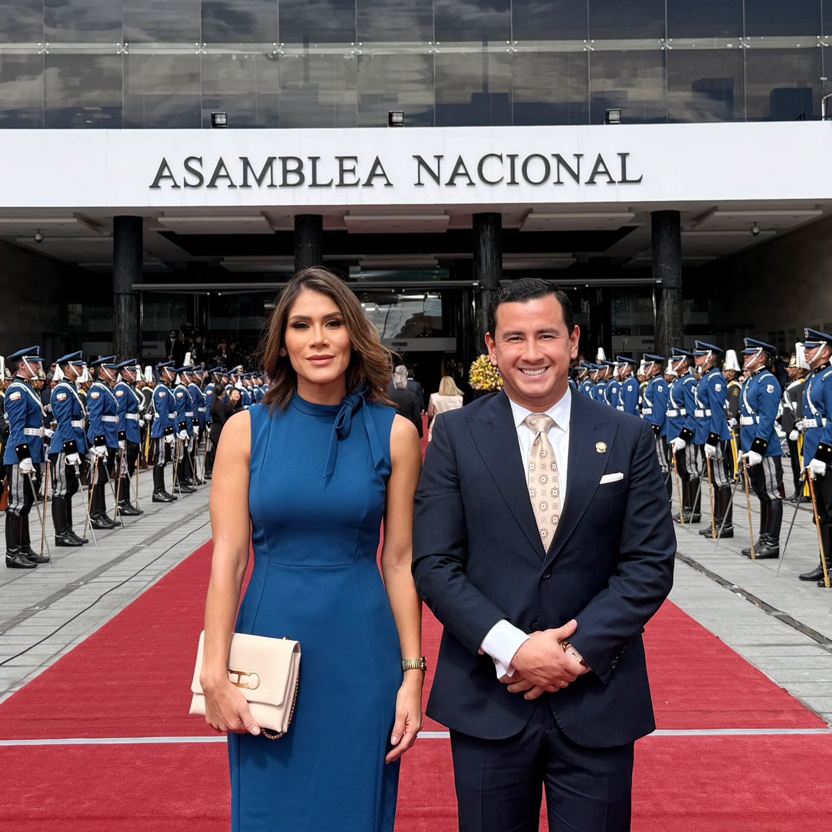 Soledad Padilla (@soledadpadillam) on Twitter photo Hoy no es solo una foto, es un testimonio.
De que resistí. De que seguimos de pie.
Aquí estoy, de la mano de mi compañero <a href="/FerdinanAZ87/">FERDINAN ALVAREZ Z.</a> no solo en la vida, sino en mil batallas 🙌🏻
Intentaron callarme, pero la verdad siempre brilla.
Y aquí estoy. Firme. Libre. Y más fuerte que Hoy no es solo una foto, es un testimonio.
De que resistí. De que seguimos de pie.
Aquí estoy, de la mano de mi compañero <a href="/FerdinanAZ87/">FERDINAN ALVAREZ Z.</a> no solo en la vida, sino en mil batallas 🙌🏻
Intentaron callarme, pero la verdad siempre brilla.
Y aquí estoy. Firme. Libre. Y más fuerte que