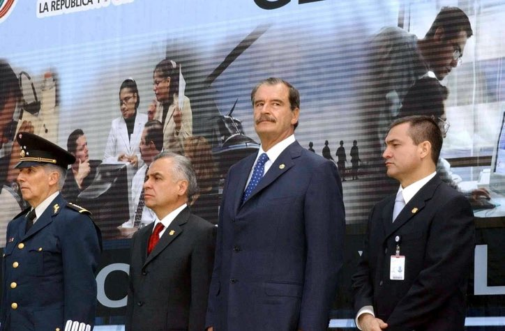 <a href="/alvaro_delgado/">Alvaro Delgado Gómez</a> <a href="/z_mosri/">Zulema Mosri</a> <a href="/SCJN/">Suprema Corte</a> <a href="/INEMexico/">@INEMexico</a> Todos los caminos de la derecha llegan al narco y al inodoro.

Y a muchos se les olvida al represor y corrupto Rafael Macedo de la Concha.