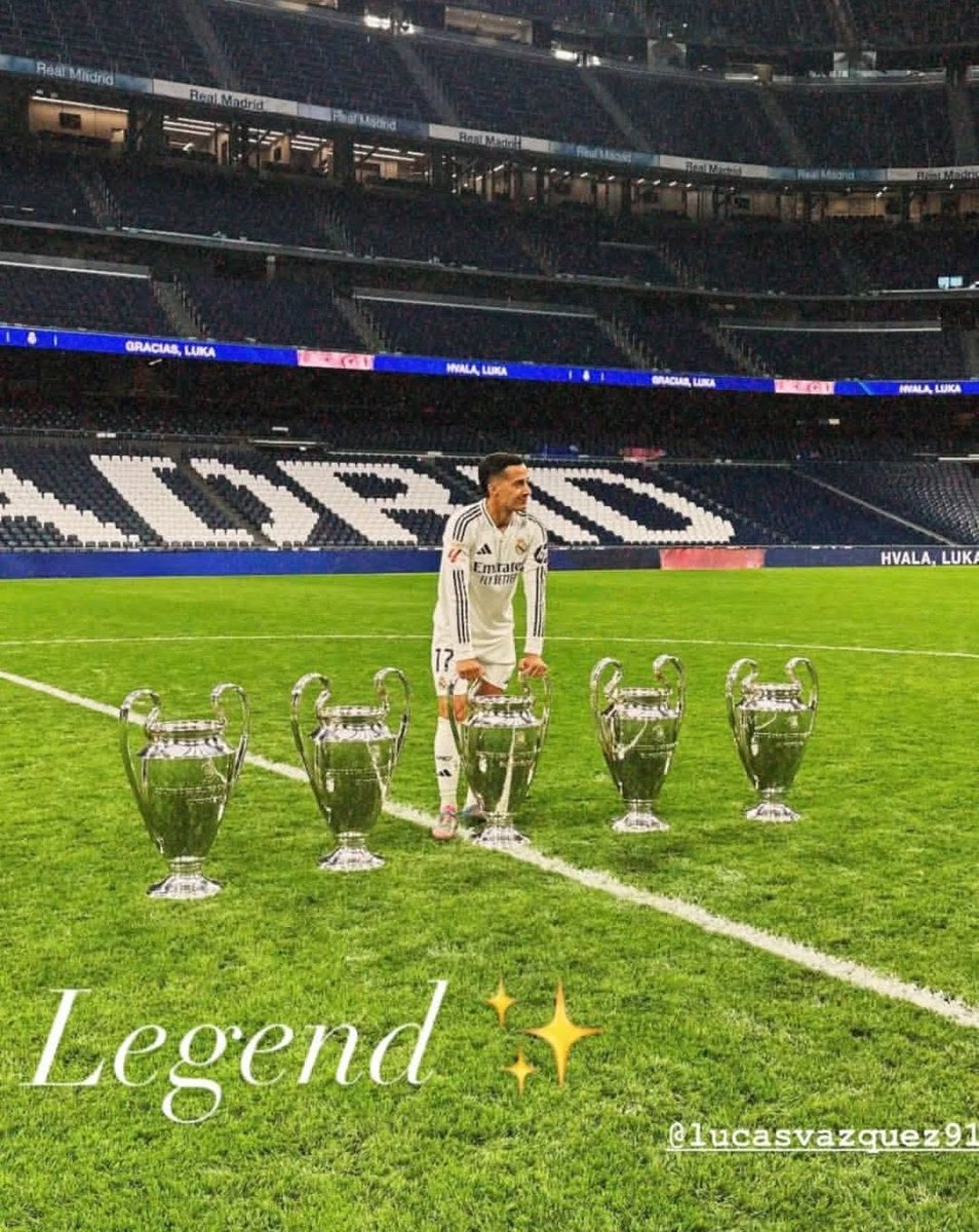 Lucas Vázquez se despide del Santiago Bernabéu con las 5 Champions League que ha ganado con el Real Madrid.

Honor 🤍