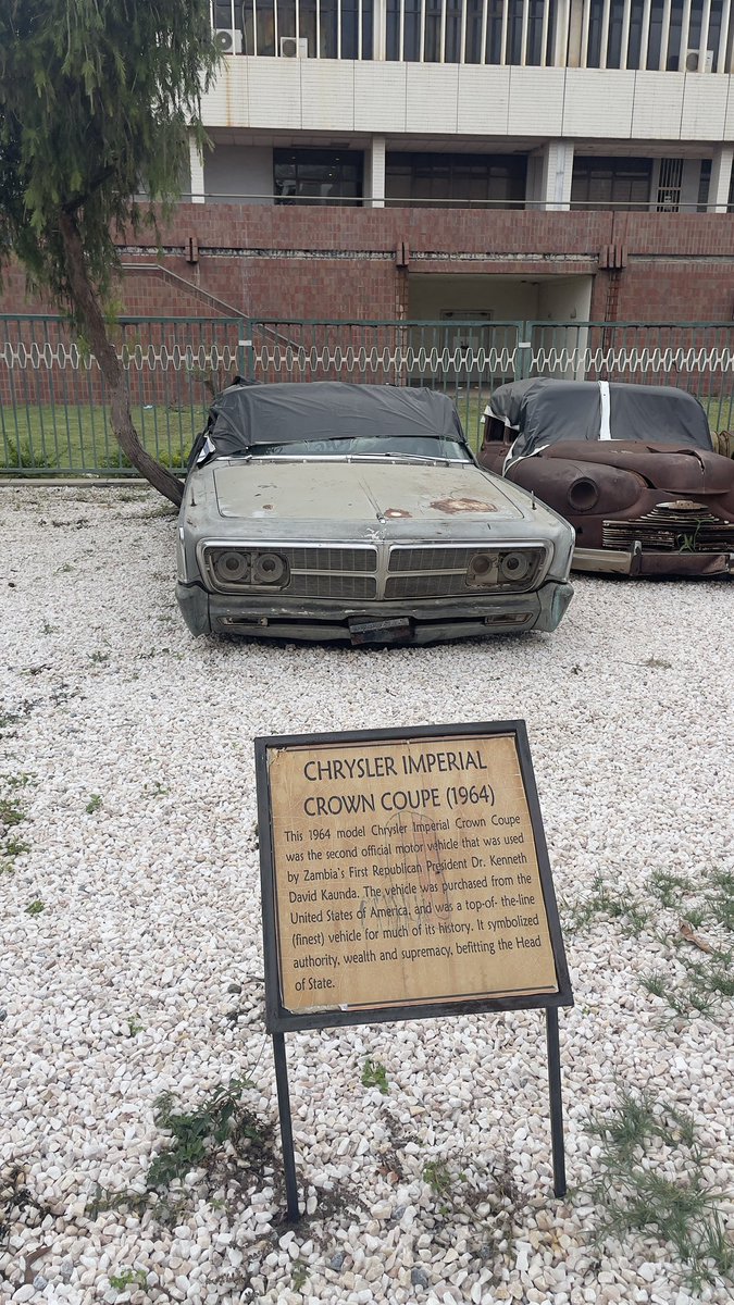 SeverinoTheWolf's tweet photo. This is the state of first president of Ghanas  vehicle, it’s been kept in amazing shape vs the state of our first presidents vehicle 😔 https://t.co/cVd6qo46n3