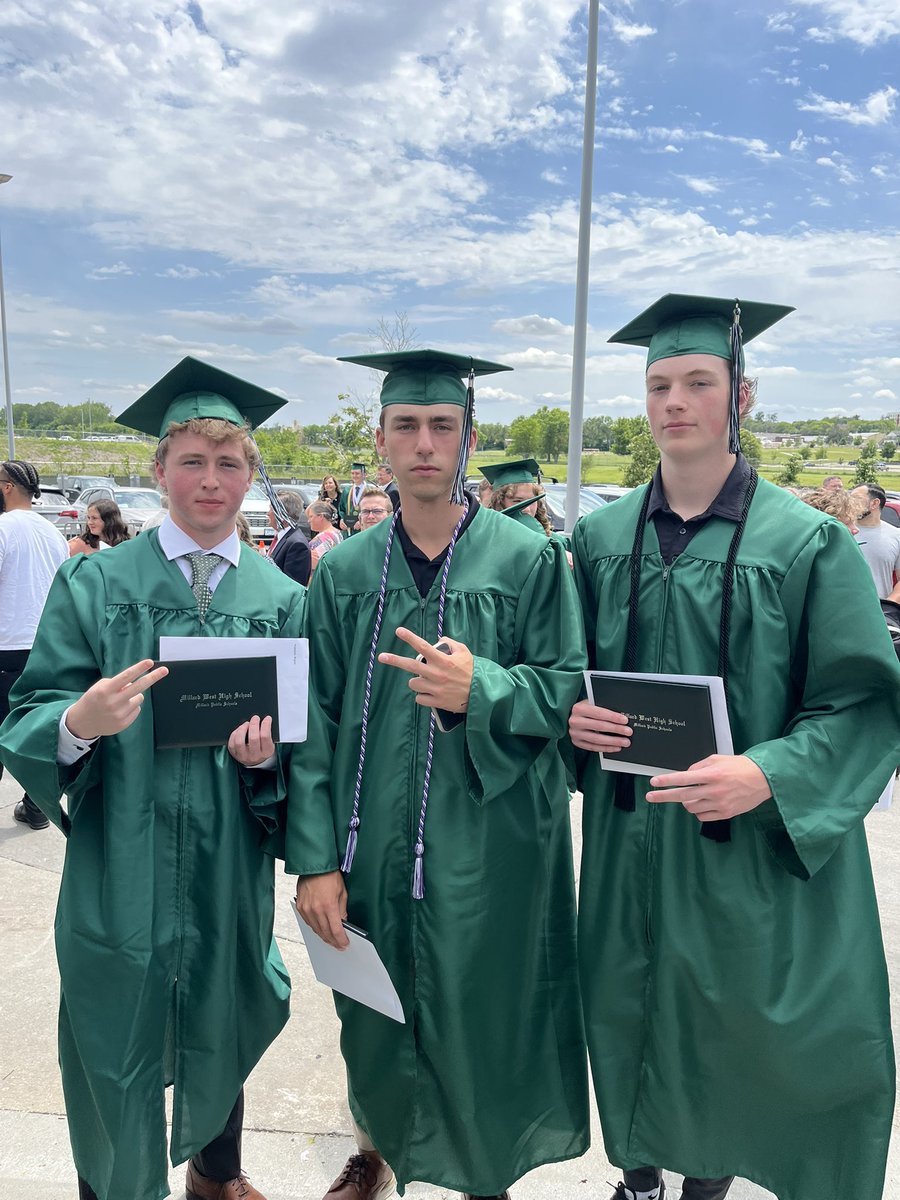 Class of 2025 out✌️Fuck Millard South (Ethan Amenyah runs it now)