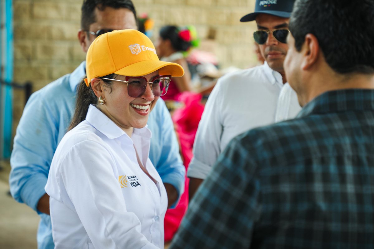 MinEnergiaCo's tweet photo. ¡Con #LaEnergíaDeNuestraGente llegamos a Tierralta, Córdoba, para marcar un hito en la #TransiciónEnergéticaJusta! 

Inauguramos junto al @FondoFenoge el primer #TerritorioEnergético en esta zona del país, con una granja solar fotovoltaica que beneficiará a 500 familias de estratos 1 y 2, reduciendo sus facturas de energía. 

Este proyecto hace parte de #ColombiaSolar, una apuesta por llevar energía limpia, confiable y asequible a comunidades históricamente excluidas de la región Caribe.
