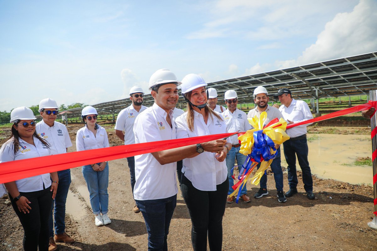 MinEnergiaCo's tweet photo. ¡Con #LaEnergíaDeNuestraGente llegamos a Tierralta, Córdoba, para marcar un hito en la #TransiciónEnergéticaJusta! 

Inauguramos junto al @FondoFenoge el primer #TerritorioEnergético en esta zona del país, con una granja solar fotovoltaica que beneficiará a 500 familias de estratos 1 y 2, reduciendo sus facturas de energía. 

Este proyecto hace parte de #ColombiaSolar, una apuesta por llevar energía limpia, confiable y asequible a comunidades históricamente excluidas de la región Caribe.