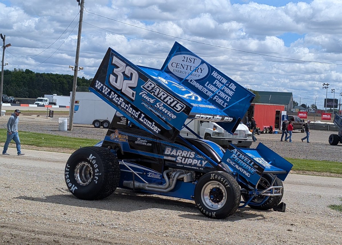 mikevleone's tweet photo. .@Spithaler22 certainly knows how to get around @atticaracewyprk. He has the Barris #32B here tonight to race with @WorldofOutlaws https://t.co/GeN7SyADaG