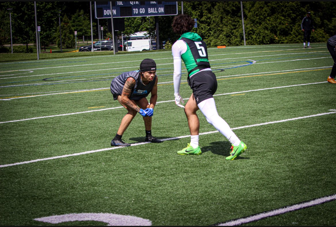 isaiahluc5's tweet image. Pad level is everything!
#newthreads
@LSAWolfDen @LoudounSportsAC @The1AndOnlyOB @danteabsher3 @CoachJackson26 @CoachTFields @VaPrepsRivals @WillVapreps @carljfred @STSBuno