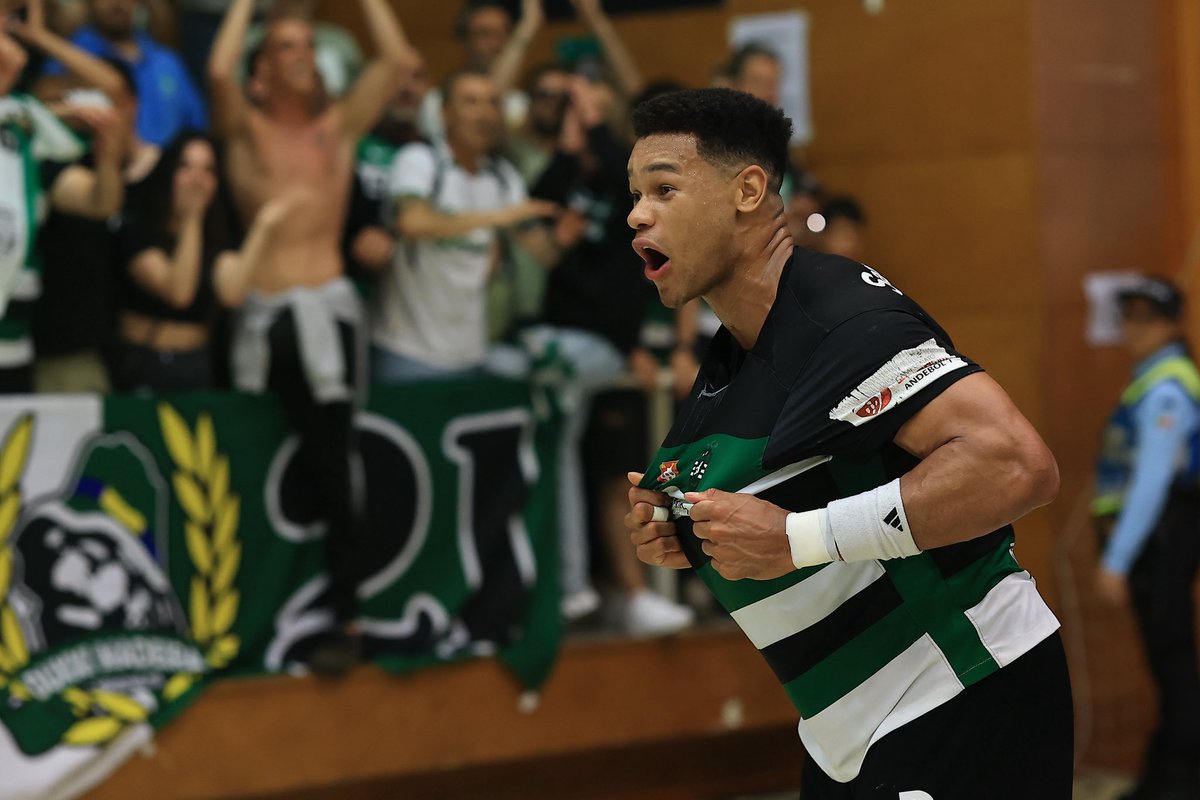 Federação de Andebol de Portugal (@andebolportugal) on Twitter photo 📸 O sol da ilha foi ofuscado pelo brilho dos 𝐂𝐚𝐦𝐩𝐞𝐨̃𝐞𝐬 𝐍𝐚𝐜𝐢𝐨𝐧𝐚𝐢𝐬 ☀️
Parabéns, <a href="/SCPModalidades/">Sporting CP - Modalidades</a> 👏
#andebolportugal #placard #PlacardAndebol1 📸 O sol da ilha foi ofuscado pelo brilho dos 𝐂𝐚𝐦𝐩𝐞𝐨̃𝐞𝐬 𝐍𝐚𝐜𝐢𝐨𝐧𝐚𝐢𝐬 ☀️
Parabéns, <a href="/SCPModalidades/">Sporting CP - Modalidades</a> 👏
#andebolportugal #placard #PlacardAndebol1