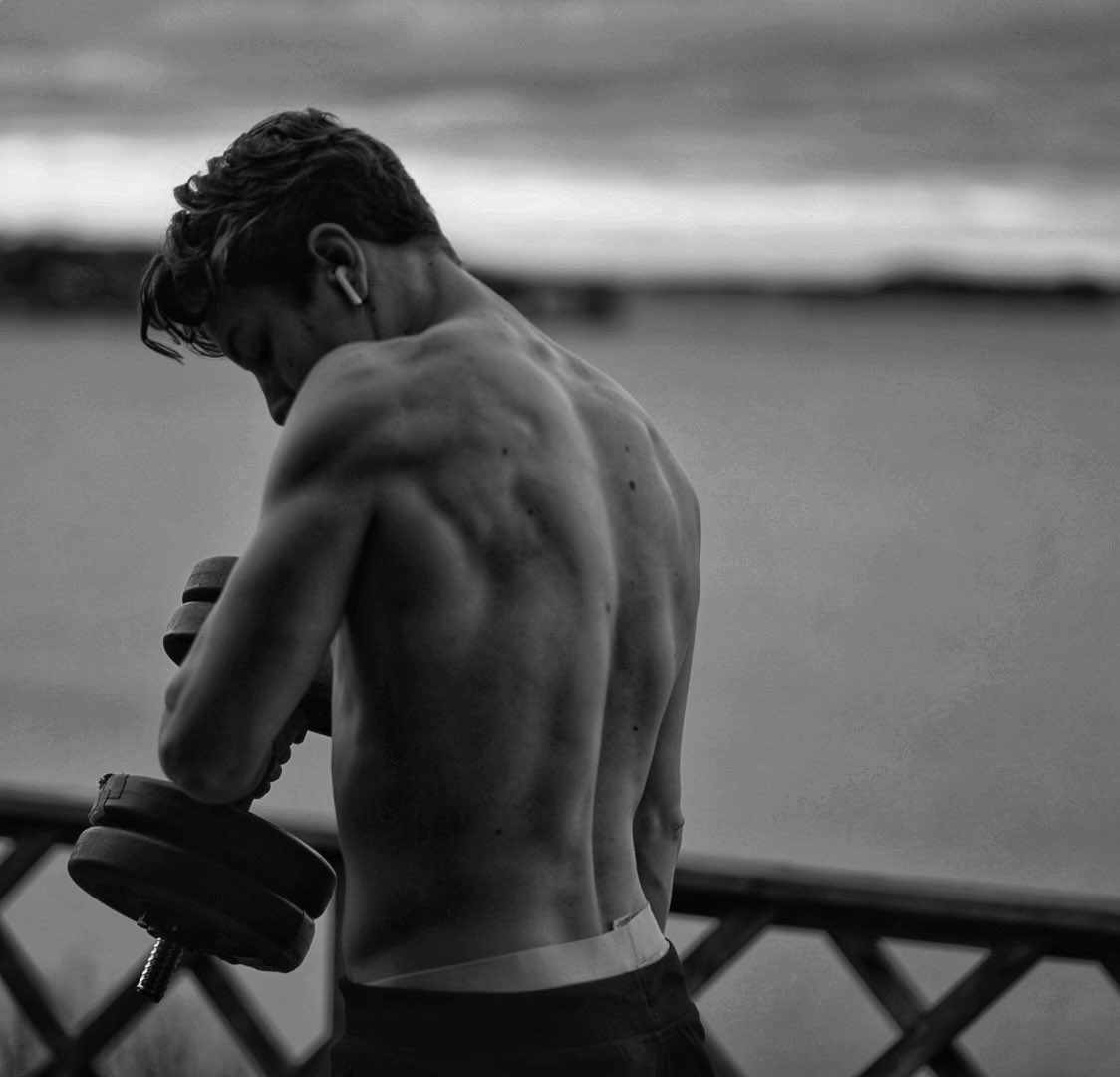 Sa frivilligt gym inför Häcken i morgon till Benson. På förmiddagen alltså, tro inget annat. Men efter eftermiddagen. ”KÖR!” Obli.