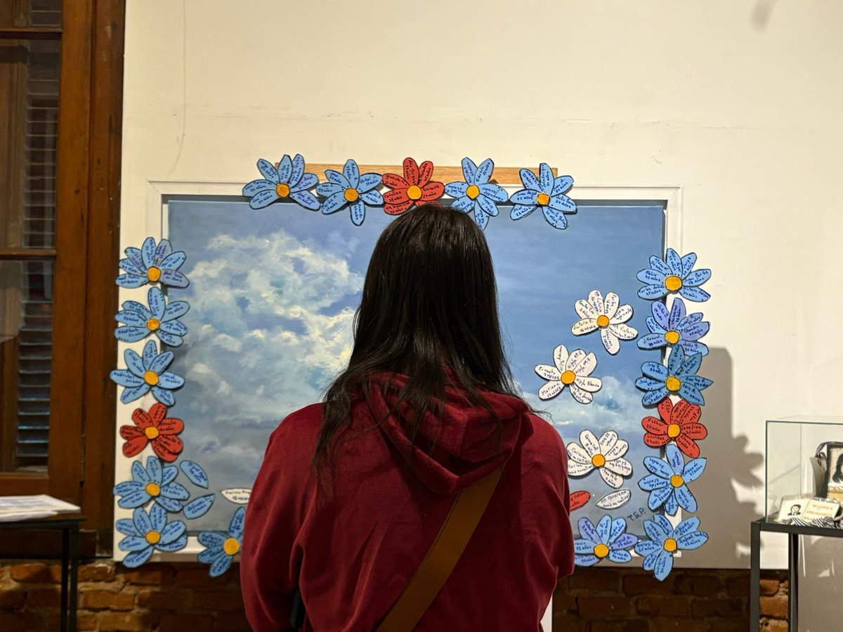 En el mes de la memoria, visitamos el Museo de la Memoria para honrar a quienes siguen presentes en cada paso que damos.

A días del 20 de mayo, reafirmamos nuestro compromiso con la verdad, la justicia y la memoria.

Por los que faltan, por los que lucharon, por los que siguen