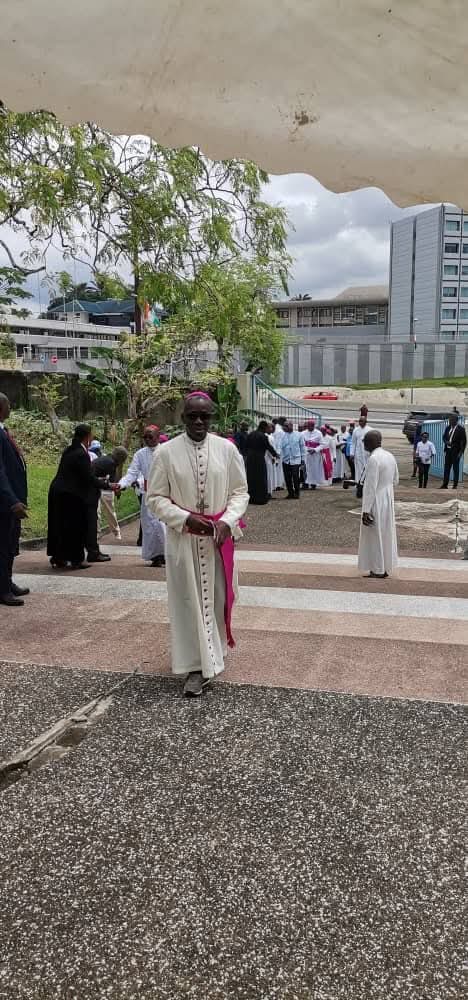 CatecheseO's tweet photo. #Caté_News:Archidiocèse d'Abijan/Côte d'ivoire🇮🇪
À l’occasion de la 127e Assemblée plénière,les archevêques et évêques catholiques de Côte d’Ivoire ont accompli un pèlerinage dans le cadre de la célébration du cinquantenaire de leur instance de communion,la Conférence Épiscopale. https://t.co/i8DzMXfzT8