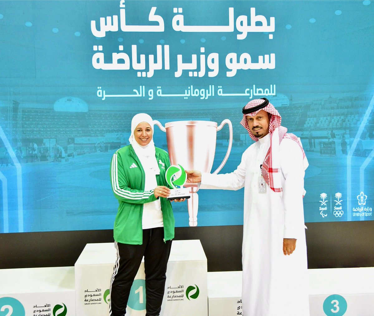 EttifaqSa's tweet photo. خـلال التتـويج الأخير لبطـولة كأس سمو وزير الرياضة، 3️⃣ دروع يتـّوج بها #الاتفاق🤩

فوز سيدات الاتفاق بأفضل نادي نسـائي 🏆

تتويج المدربة فايزه البيجاوي كأفضـل مدربة خلال موسم 2024/2025🏆

تتويج رجال الاتفاق بالمركز الثالث على الترتيب العام🏆

#ألعاب_الاتفاق_المختلفة💚❤️ https://t.co/V8LYe45GVP