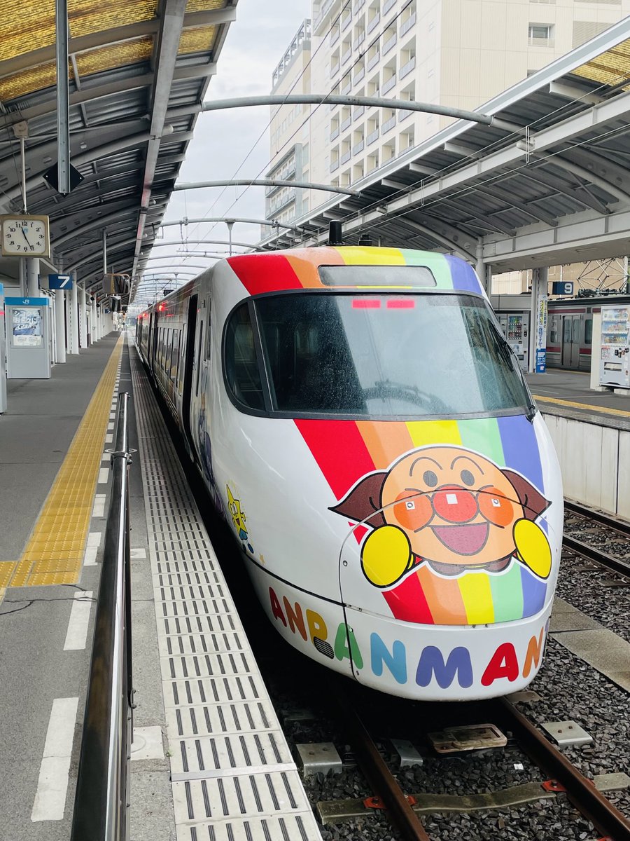 昨日のテアトロンとアンパンマン列車😊
天気はイマイチだけどライブは快晴😊
本当に来て良かった！テアトロン😄
またどこかでワッショイがしたい😁
今日北海道に帰ります、香川の皆様！スタレビ！ありがとうございました😊
