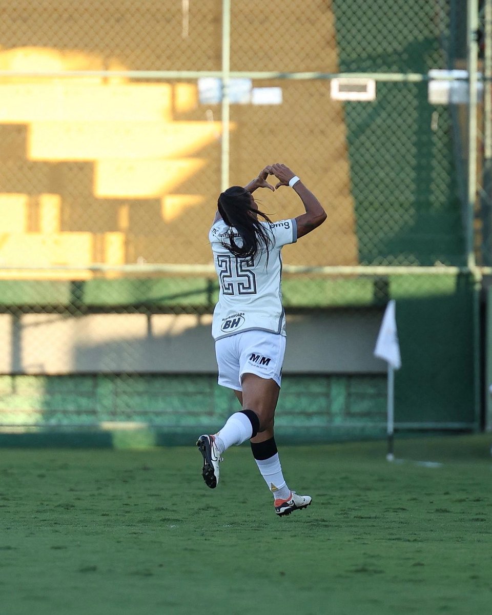 A minha camisa 25 saiu do banco para dar números finais à partida. Que golaço, Geysna! 👏