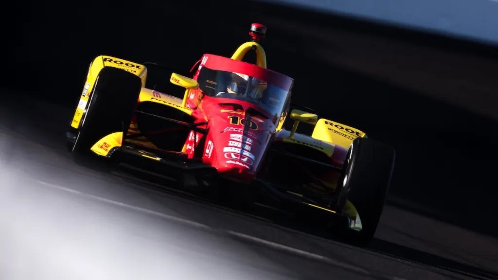 Mi domingo:

08:00 - F3
09:40 - F2
14:00 - MotoGP
15:00 - F1
18:45 - Indy500

Planazo.