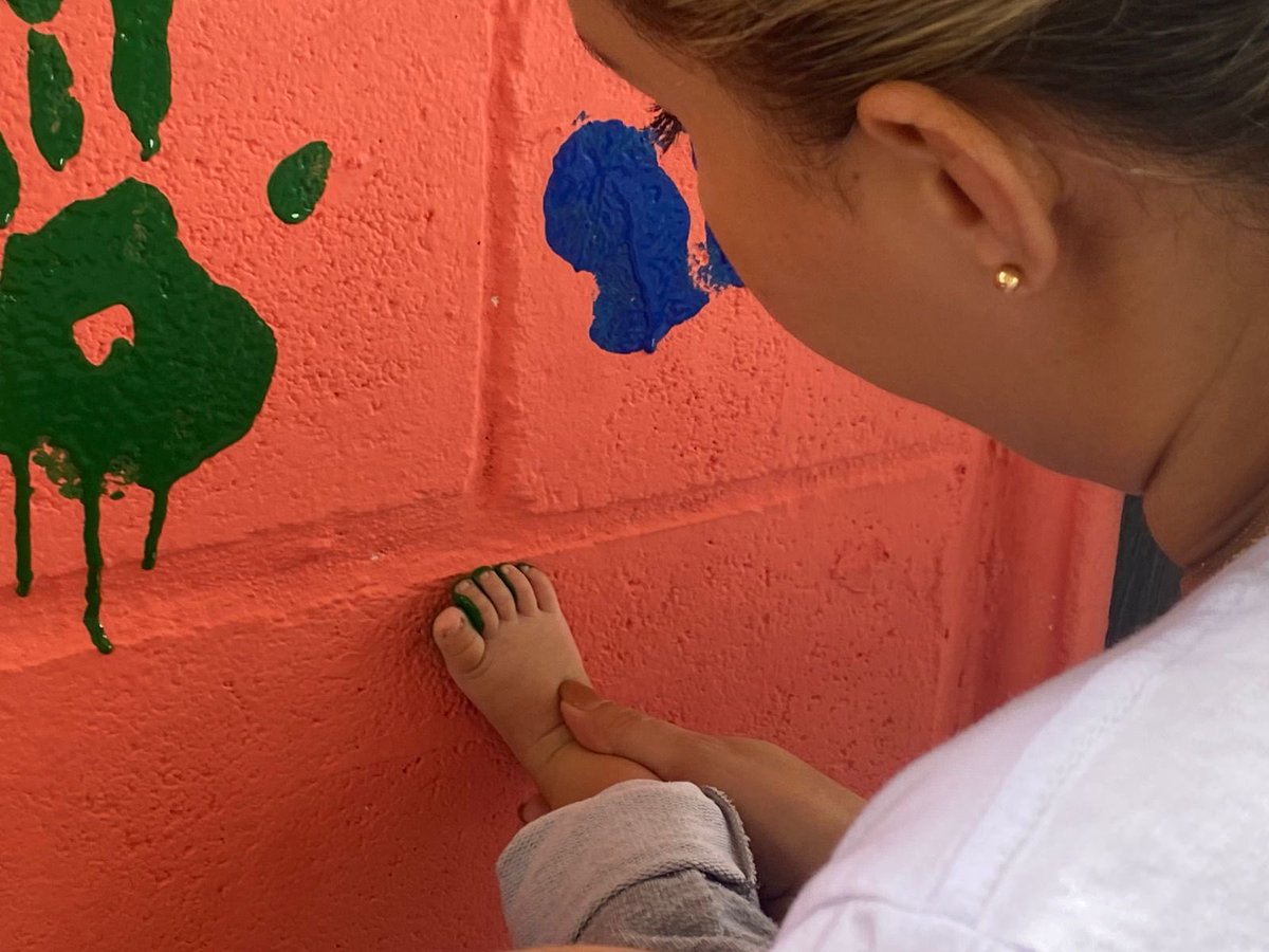 Continuamos con la agenda de cierre de la Escuela de Fortalecimiento Político en el municipio de Manaure, #Cesar, donde la <a href="/ARNColombia/">Agencia para la Reincorporación y la Normalización</a> en alianza con la <a href="/RutaPacificaM/">Ruta Pacífica de las Mujeres</a> acompañó a firmantes de paz y lideresas a develar el mural: ‘Mujeres de Manaure, Colores de paz y liderazgo’.