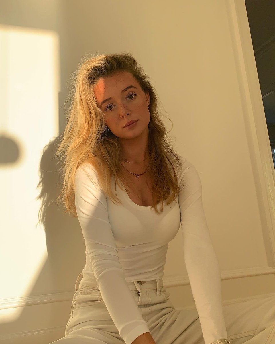 Happy Saturday!
Confession: I believe conservative women are the real queens of confidence and beauty. Am I right or am I right? 😉🤍