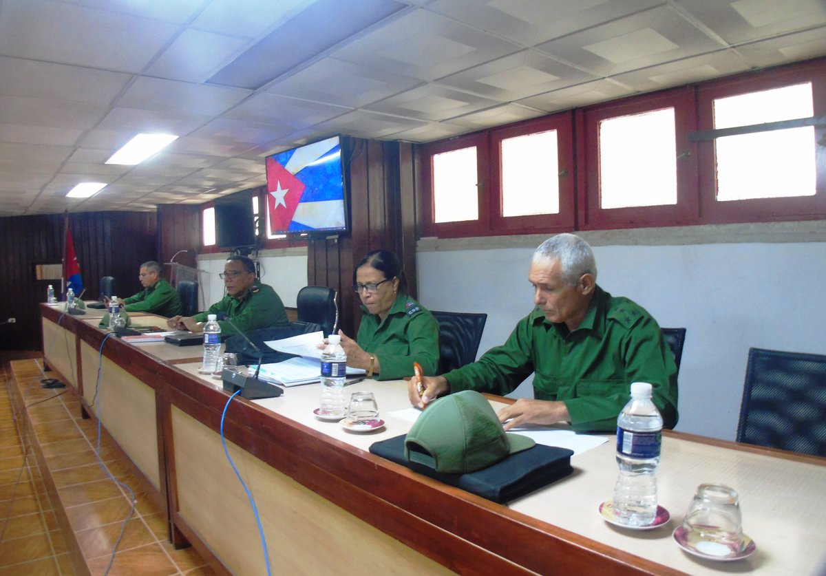 AlisAzahares's tweet photo. En el Ejercicio #Meteoro2025 en #Guantánamo se puntualizaron las tareas a los grupos y subgrupos del Consejo de Defensa Provincial para organizar fuerzas, medios y recursos a utilizar en garantizar vitalidad a  la población tras la ocurrencia de un sismo de gran intensidad. https://t.co/STduxFn5q0