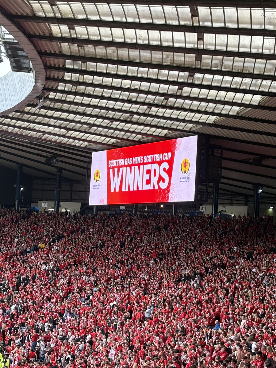 HarryIngolfsson's tweet photo. Best day of my life. 🔴⚪️👊🛏️🇸🇪 https://t.co/whMWy0qzvv
