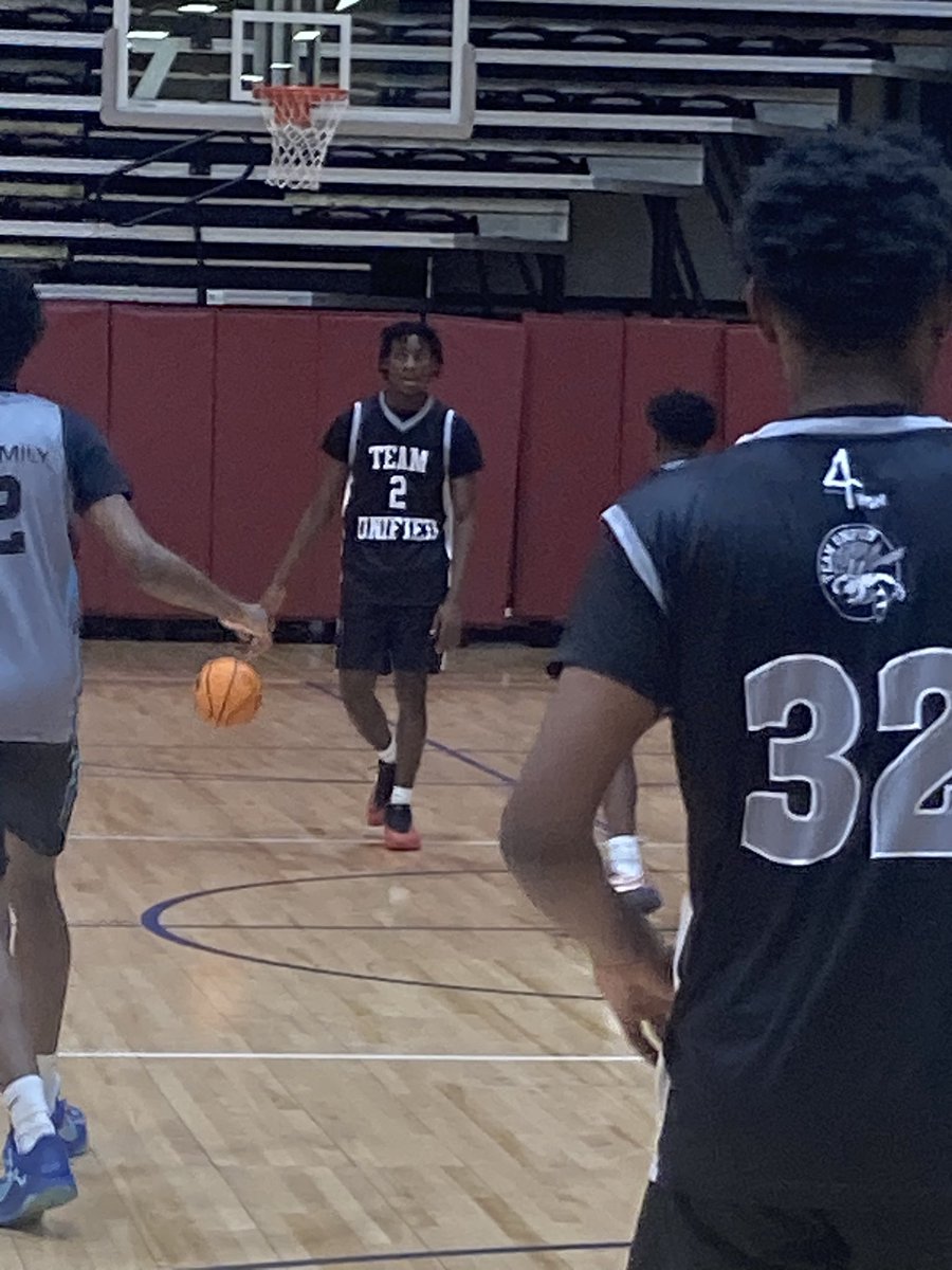 2028 Frankie McIntyre has been impressive for Team Unified. Crafty PG gets in the lane and makes all the right decisions. Sneaky athleticism and defends. One to watch 

#BIGSHOTS #NCMEMORIAL
