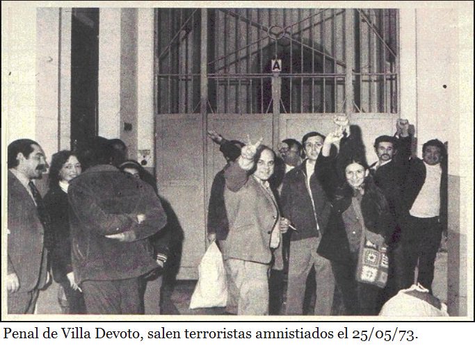 Justicia_y_C's tweet photo. 25/05/73 Indulto de Cámpora y amnistía del Congreso a 2.000 terroristas que habían sido condenados por la Justicia con la ley en la mano. Los jueces fueron dejados a su suerte: asesinados o atacados tuvieron que emigrar. El camino Judicial fue clausurado. https://t.co/oRtr3IabiK