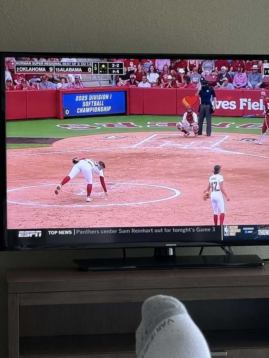 DJThunder517267's tweet photo. No matter where I am in the world, I always make it my duty to catch my @OU_Softball ladies and their in the words of Patty GassoโClutchnessโ
#Soonersoftball
#Clutchness
#PattyGasso
#BoomerSooner https://t.co/I7dvUc3g5L