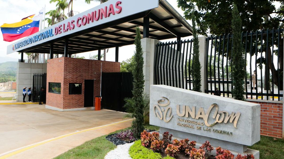 mvz_medinajesus's tweet image. #ÚltimaHora El Pdte. Nicolás Maduro inauguró la Universidad Nacional de las Comunas (UNACOM) en Carabobo. Más de mil estudiantes se formarán con enfoque productivo y comunitario. "No más educación burocrática", afirmó. #UNACOM #EducaciónPopular #Maduro #Venezuela #PoderPopular