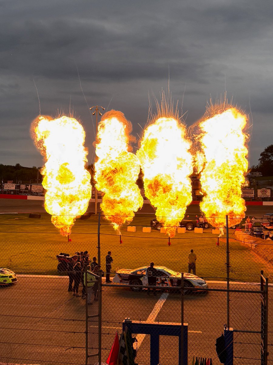 MidwestTour's tweet image. ⏱️ @Levon231 sets a new track record in qualifying for tonight’s Salute the Troops 100 at @jeffersonspeed. VDG set a fast time of 13.116, blowing away the old record of 13.230.

Results: starsnationaltour.com/2025-salute-th…

LIVE NOW on TrackTV.com

#ASAMT 🏁
